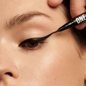 Combo Bút Kẻ Mắt Nước Không Lem Dễ Kẻ One Move Eyeliner + Playinn What A Lash Mascara Dài Mi, Tơi Mi